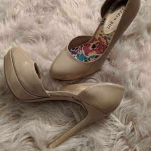 NWOT Madden Girl Nude Patent Platform Pump Heels